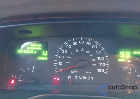 2000 Lincoln Town Car Cartier from USA, damaged, VIN 1LNHM83W7YY860959